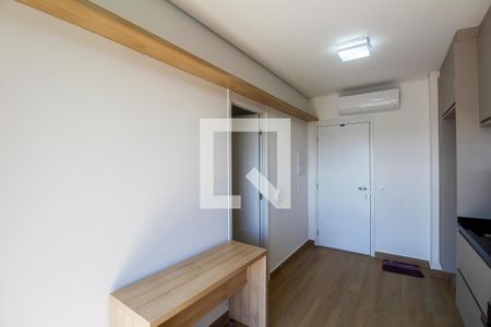 Sala/Cozinha de apartamento para alugar com 1 quarto, 28m² em Vila Independência, São Paulo