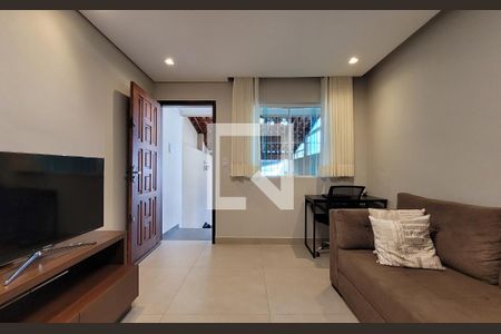 Sala de casa para alugar com 2 quartos, 135m² em Vila Valparaíso, Santo André