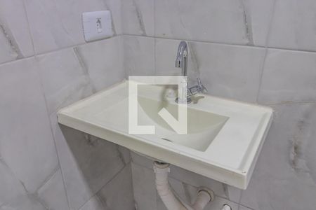 Banheiro  de kitnet/studio para alugar com 1 quarto, 25m² em Parque dos Camargos, Barueri