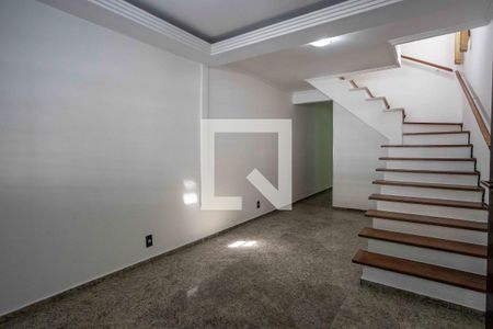 Sala de TV de casa para alugar com 3 quartos, 196m² em Piraporinha, Diadema