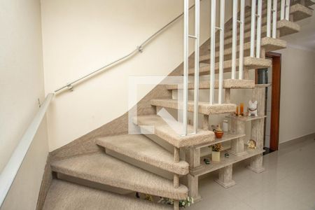 Escada  de casa para alugar com 3 quartos, 178m² em Piraporinha, Diadema