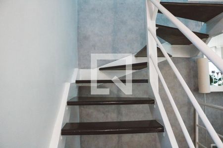 Escada de casa de condomínio para alugar com 2 quartos, 175m² em Parque Mandaqui, São Paulo