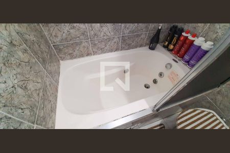 Casa à venda com 169m², 4 quartos e 2 vagas Casa à venda com 169m², 4 quartos e 2 vagasBanheiro da Suíte