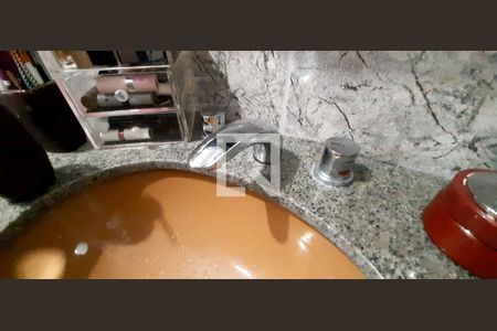 Casa à venda com 169m², 4 quartos e 2 vagas Casa à venda com 169m², 4 quartos e 2 vagasBanheiro da Suíte