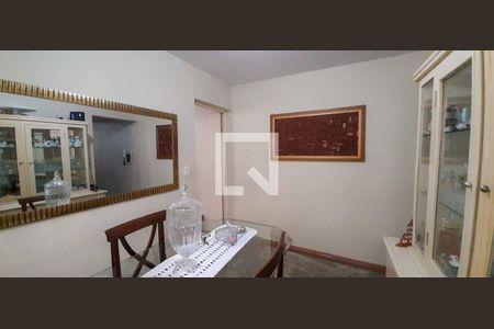 Casa à venda com 169m², 4 quartos e 2 vagas Casa à venda com 169m², 4 quartos e 2 vagasSala de Jantar