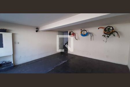 Casa à venda com 169m², 4 quartos e 2 vagas Casa à venda com 169m², 4 quartos e 2 vagasGaragem