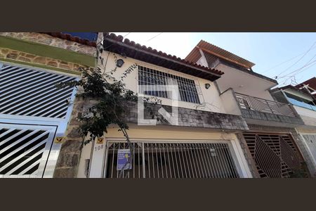Casa à venda com 169m², 4 quartos e 2 vagas Casa à venda com 169m², 4 quartos e 2 vagasFachada da casa