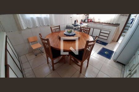 Casa à venda com 169m², 4 quartos e 2 vagas Casa à venda com 169m², 4 quartos e 2 vagasCozinha