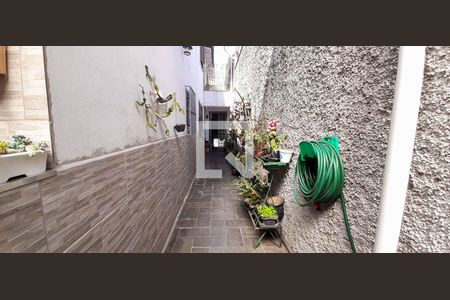 Casa à venda com 169m², 4 quartos e 2 vagas Casa à venda com 169m², 4 quartos e 2 vagasCorredor