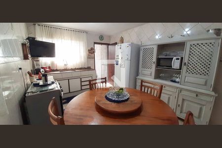 Casa à venda com 169m², 4 quartos e 2 vagas Casa à venda com 169m², 4 quartos e 2 vagasCozinha