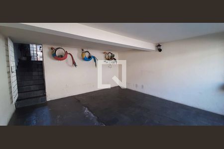 Casa à venda com 169m², 4 quartos e 2 vagas Casa à venda com 169m², 4 quartos e 2 vagasGaragem