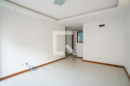 Sala de casa de condomínio para alugar com 3 quartos, 110m² em Itaipu, Niterói