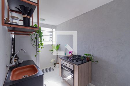 Cozinha e área de serviço de apartamento à venda com 2 quartos, 55m² em São Pedro, Osasco