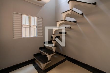 Escada de casa à venda com 3 quartos, 160m² em Parque Renato Maia, Guarulhos