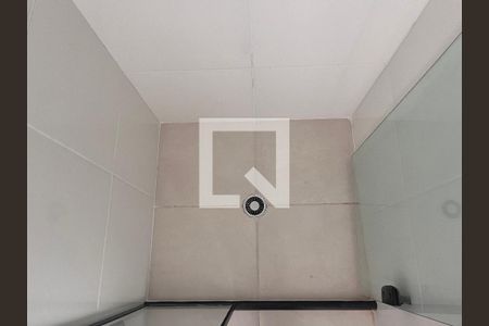 Banheiro de kitnet/studio para alugar com 1 quarto, 26m² em Água Branca, São Paulo