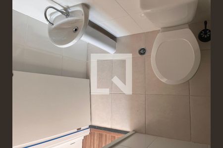 Banheiro de kitnet/studio para alugar com 1 quarto, 26m² em Água Branca, São Paulo