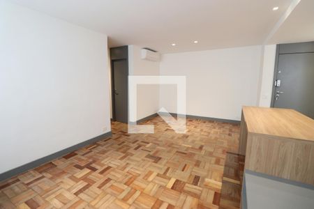 Sala de apartamento para alugar com 2 quartos, 70m² em Cerqueira César, São Paulo