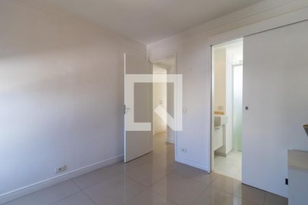 Suíte  de apartamento à venda com 2 quartos, 70m² em Vila Suzana, São Paulo