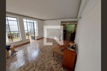 Casa à venda com 4 quartos, 250m² em Mirandópolis, São Paulo