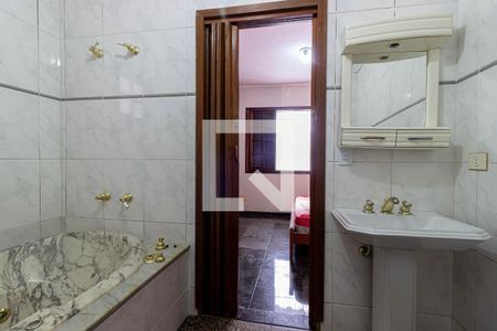 banheiro suite 1 de casa para alugar com 4 quartos, 300m² em Vila Amélia, Poá