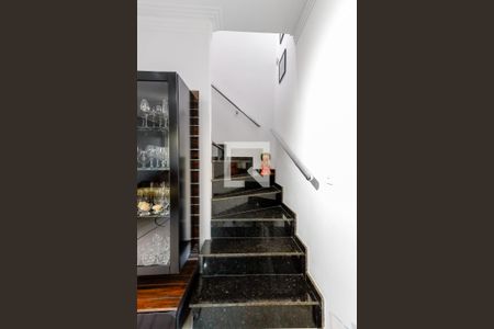 Escada Quartos de casa para alugar com 3 quartos, 144m² em Vila Mazzei, São Paulo