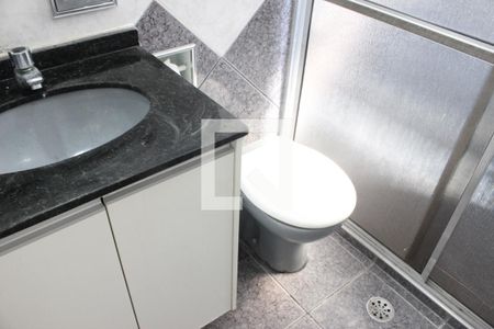 Banheiro de apartamento para alugar com 1 quarto, 42m² em Itararé, São Vicente