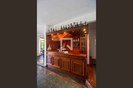 Detalhe Sala de casa de condomínio para alugar com 4 quartos, 331m² em Alphaville, Santana de Parnaíba