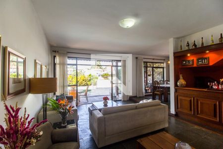 Sala de casa de condomínio para alugar com 4 quartos, 331m² em Alphaville, Santana de Parnaíba