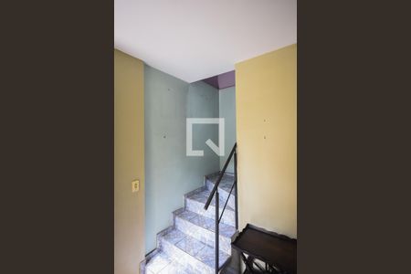 Escada de casa para alugar com 3 quartos, 160m² em Parque Monte Alegre, Taboão da Serra