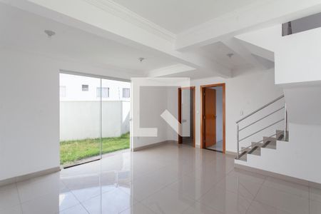 Sala de casa à venda com 3 quartos, 120m² em Rio Branco, Belo Horizonte