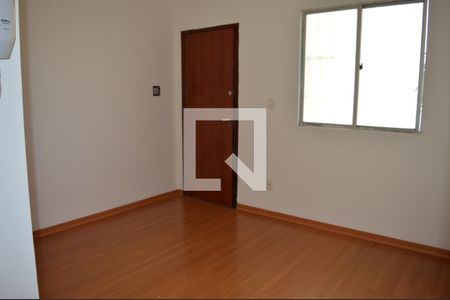 Sala de apartamento para alugar com 2 quartos, 47m² em Arvoredo, Contagem