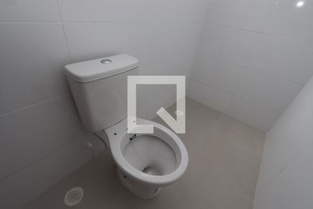 Banheiro de apartamento à venda com 1 quarto, 30m² em Vila Diva (zona Leste), São Paulo