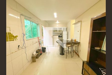 Sala de TV de apartamento para alugar com 1 quarto, 50m² em Vargem do Bom Jesus , Florianópolis