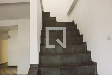 Escada de casa para alugar com 4 quartos, 450m² em Jardim Sao Joao (jaragua), São Paulo