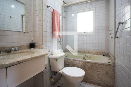 Banheiro de apartamento para alugar com 1 quarto, 47m² em Vila Olímpia, São Paulo