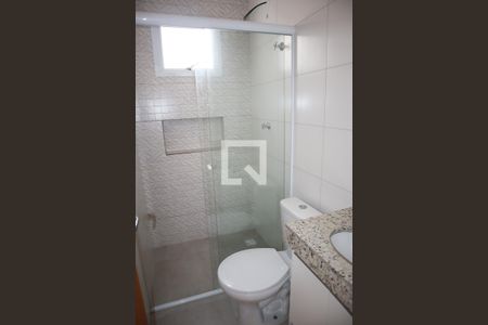 Banheiro de apartamento para alugar com 1 quarto, 28m² em Vila Nivi, São Paulo