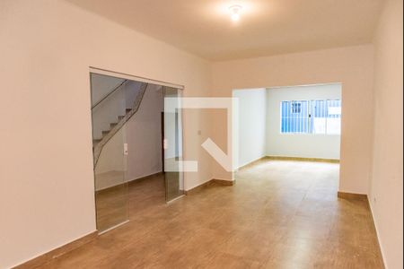 Casa para alugar com 140m², 3 quartos e 2 vagasSala