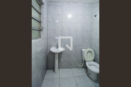 Banheiro de casa para alugar com 1 quarto, 40m² em Vila Lúcia Elvira, São Paulo