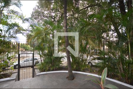 Vista da Sala de tv de casa à venda com 5 quartos, 280m² em Penha, Rio de Janeiro