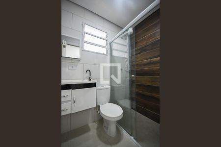 Banheiro de apartamento para alugar com 1 quarto, 28m² em Jardim Santo Antonio, São Paulo