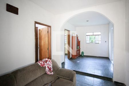 Sala de casa para alugar com 3 quartos, 360m² em Tupi A, Belo Horizonte