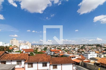 Vista da sala/Cozinha de apartamento à venda com 3 quartos, 101m² em Santa Mônica, Belo Horizonte