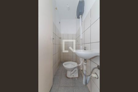 Banheiro de casa para alugar com 1 quarto, 26m² em Vila Guarani (z Sul), São Paulo