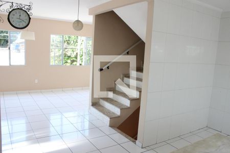 Sala de casa para alugar com 3 quartos, 125m² em Vila Cascatinha, São Vicente