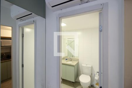 Banheiro de kitnet/studio para alugar com 1 quarto, 31m² em Pinheiros, São Paulo