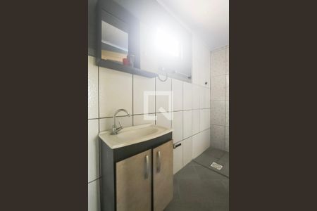 Banheiro de casa para alugar com 1 quarto, 57m² em Rubem Berta, Porto Alegre