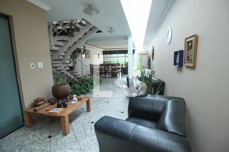 Sala de casa à venda com 3 quartos, 450m² em Vila Bertioga, São Paulo