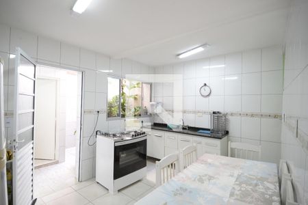 Cozinha de casa à venda com 2 quartos, 90m² em Vila Monumento, São Paulo