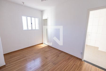 Sala de casa para alugar com 2 quartos, 75m² em Santa Terezinha, Belo Horizonte