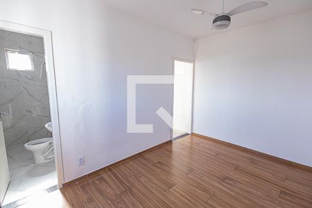 Sala de casa para alugar com 2 quartos, 75m² em Santa Terezinha, Belo Horizonte